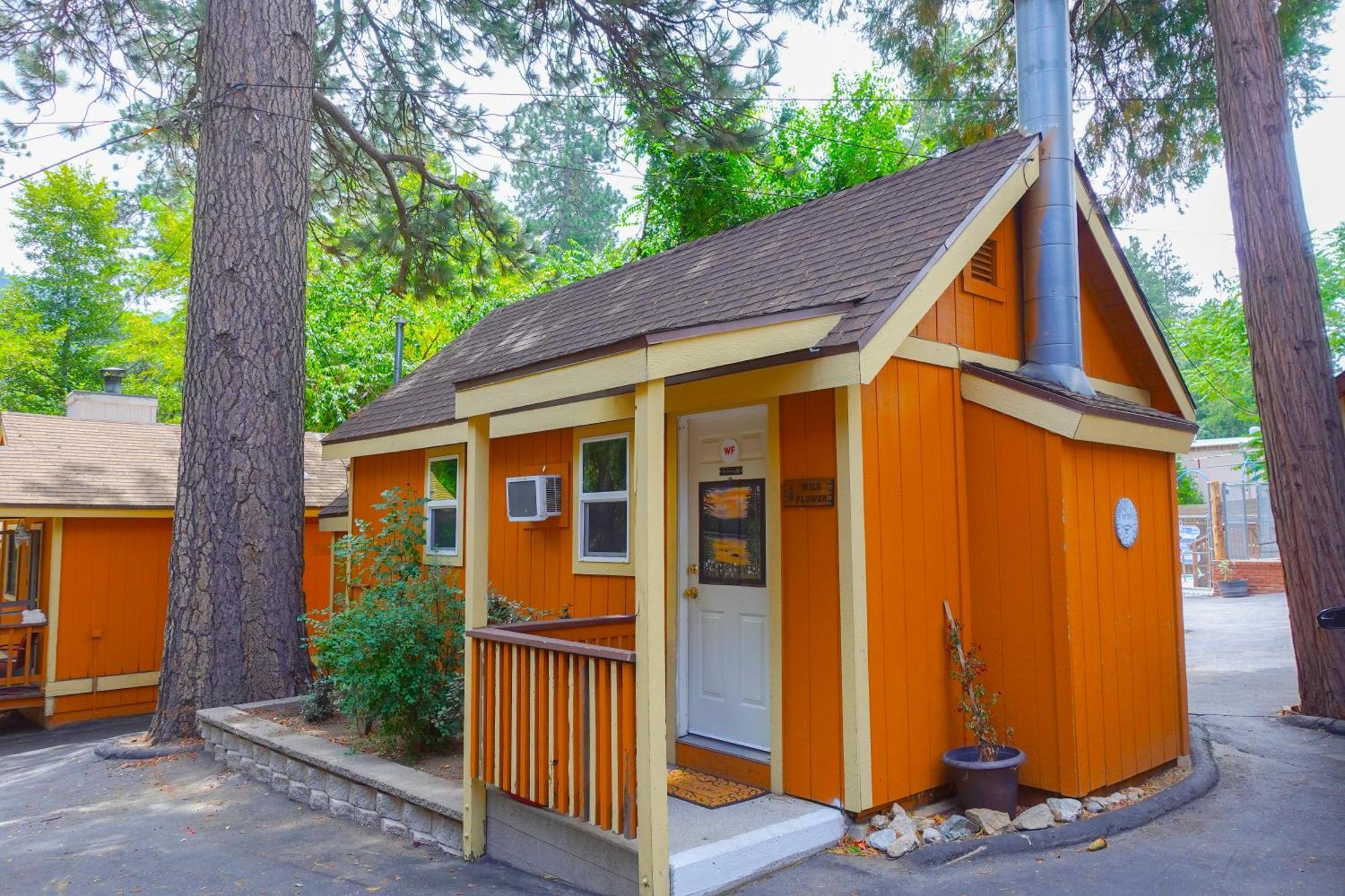 Sleepy Hollow Cabins And Hotel Crestline Exterior foto