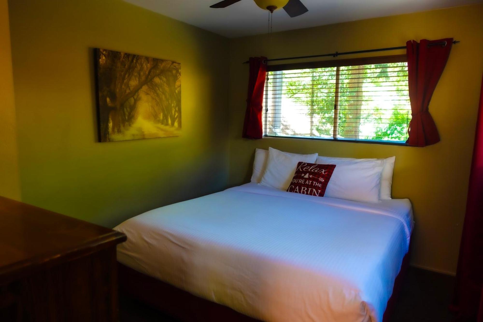 Sleepy Hollow Cabins And Hotel Crestline Exterior foto