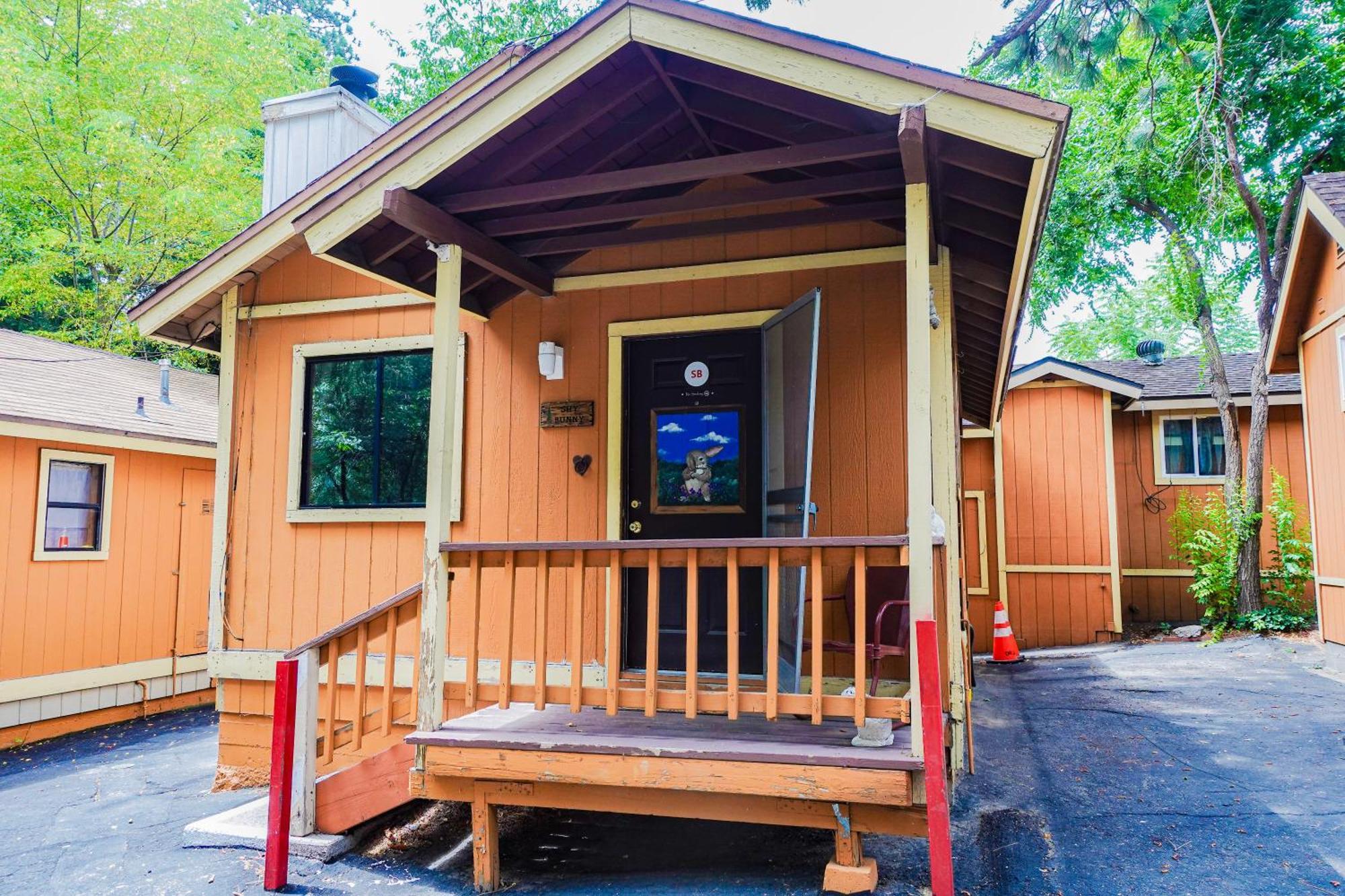 Sleepy Hollow Cabins And Hotel Crestline Exterior foto