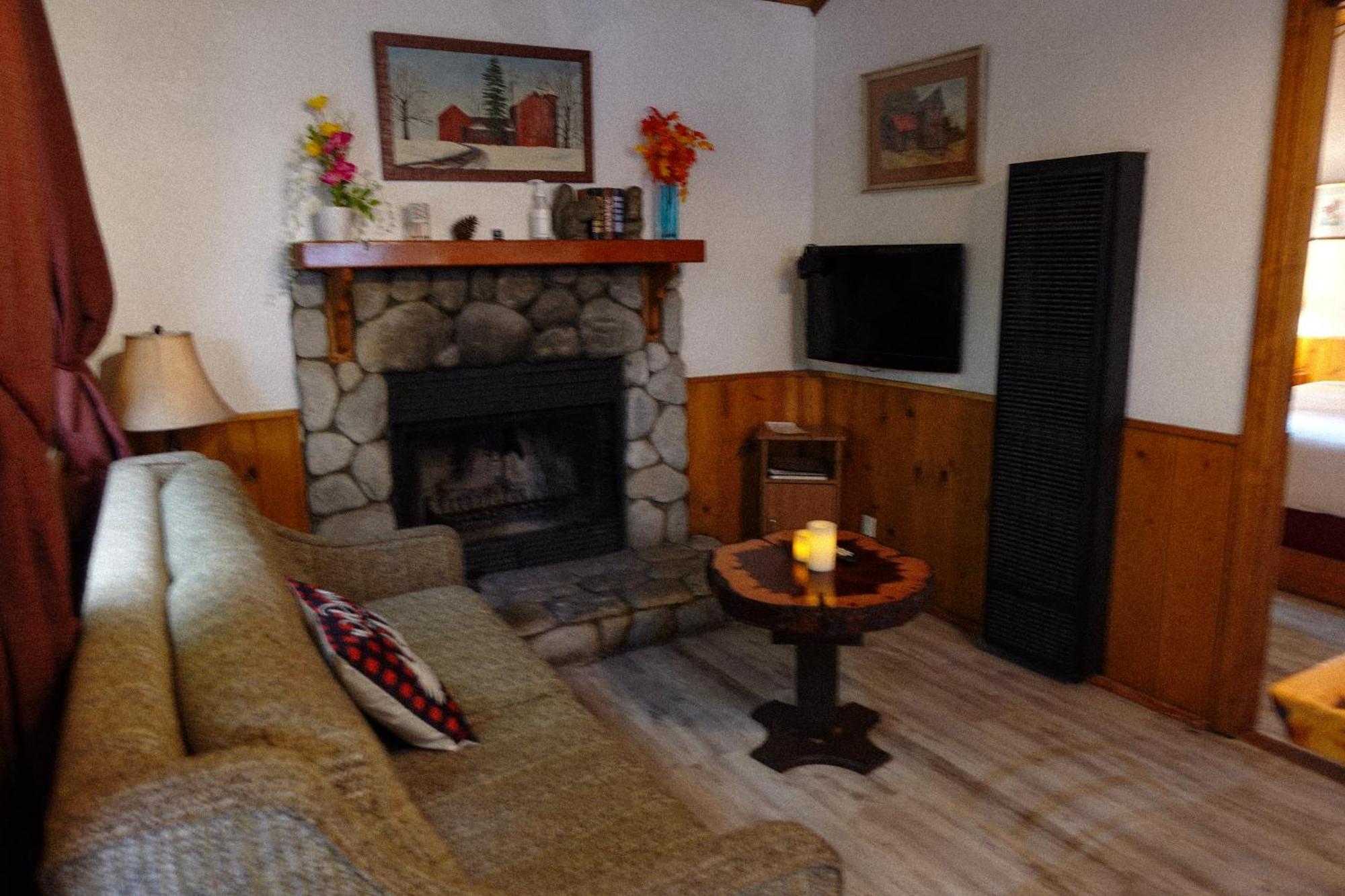 Sleepy Hollow Cabins And Hotel Crestline Exterior foto